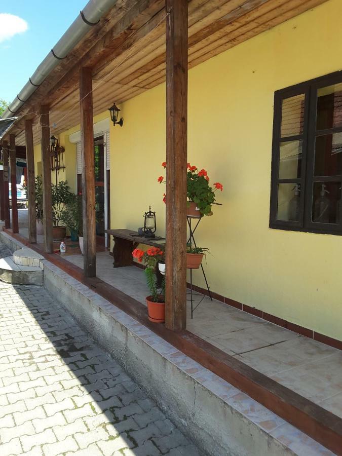 Апартаменты Ibolya Apartman Kano Экстерьер фото